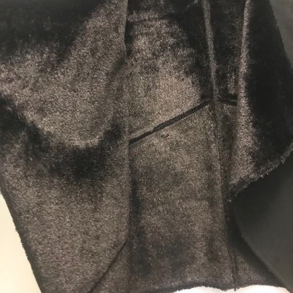 Guess faux suede and fur reversible vest. Black. - Picture 4 of 5